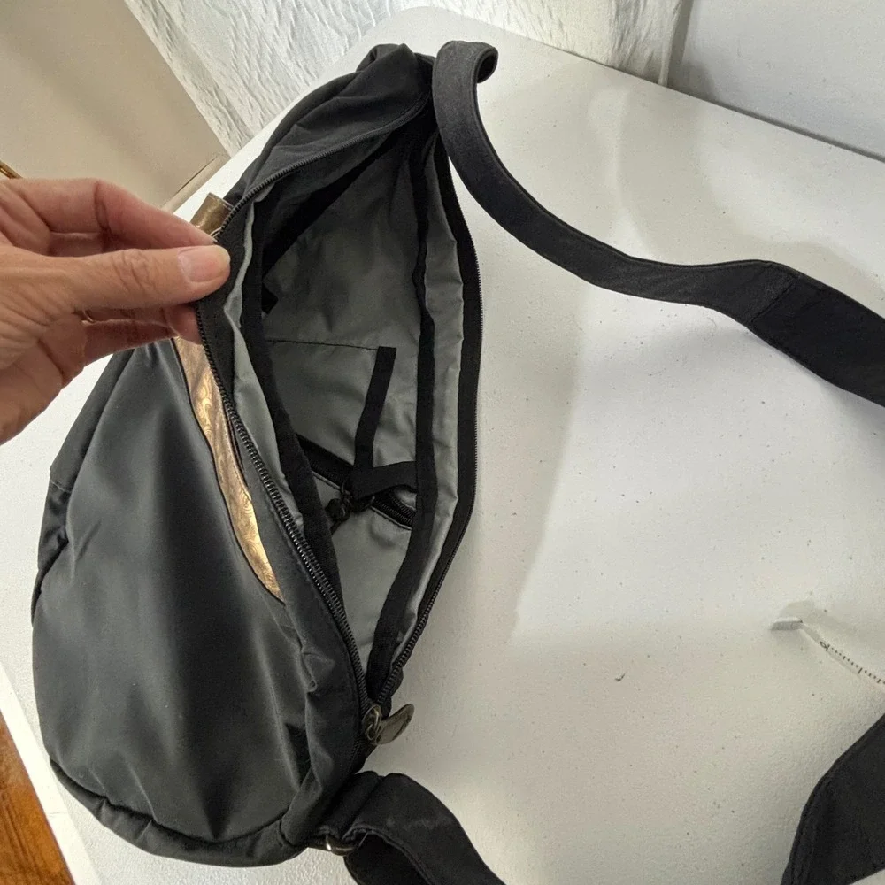 Vtg AmeriBag Healthy Back Bag Black Nylon Sling Backpack Metallic Gold Trim